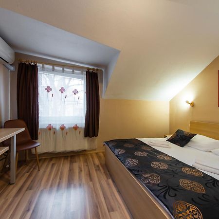 Penzion Siesta Vráble Екстериор снимка
