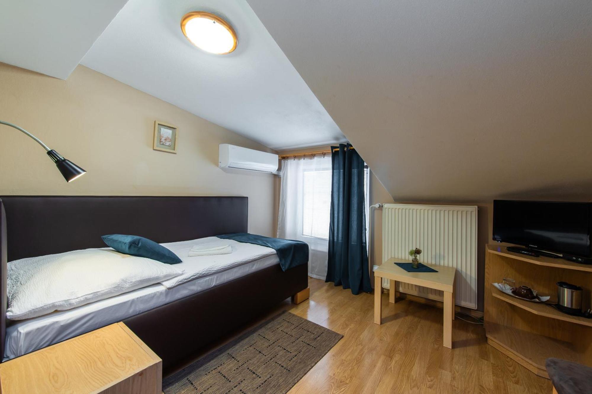 Penzion Siesta Vráble Екстериор снимка