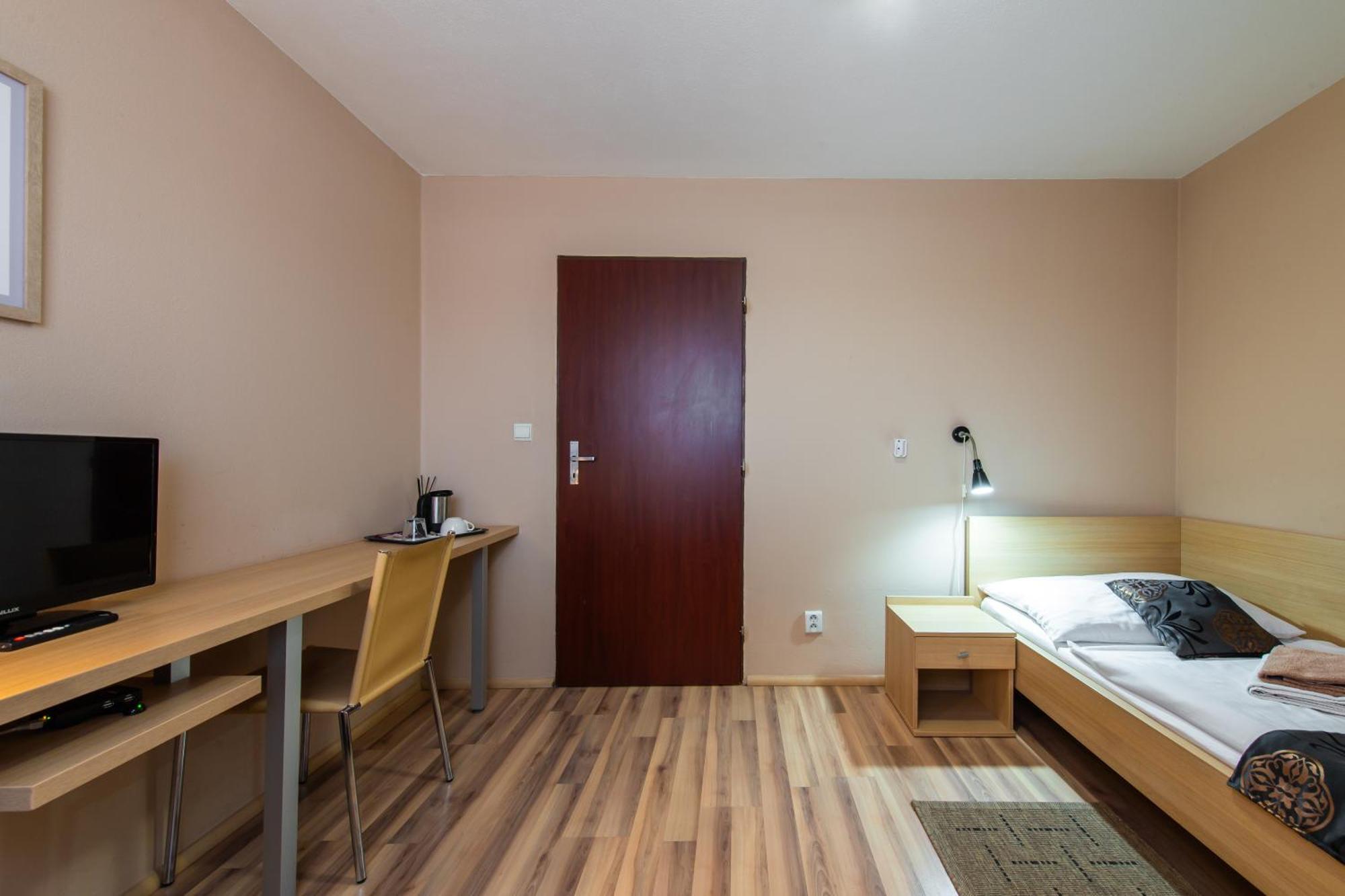 Penzion Siesta Vráble Екстериор снимка
