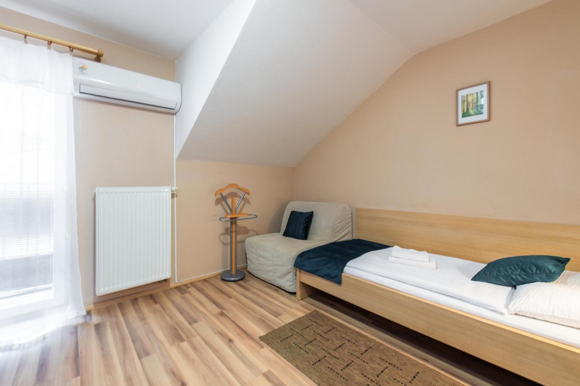 Penzion Siesta Vráble Екстериор снимка