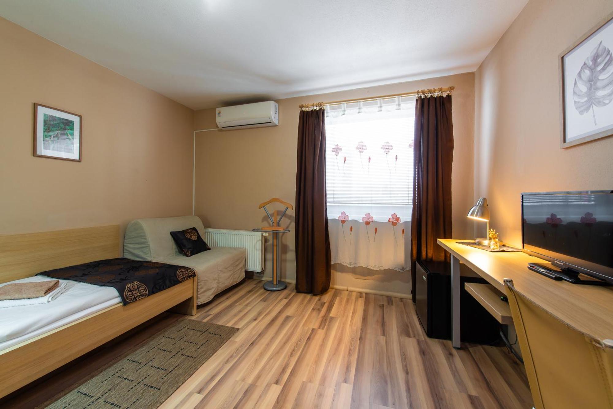 Penzion Siesta Vráble Екстериор снимка