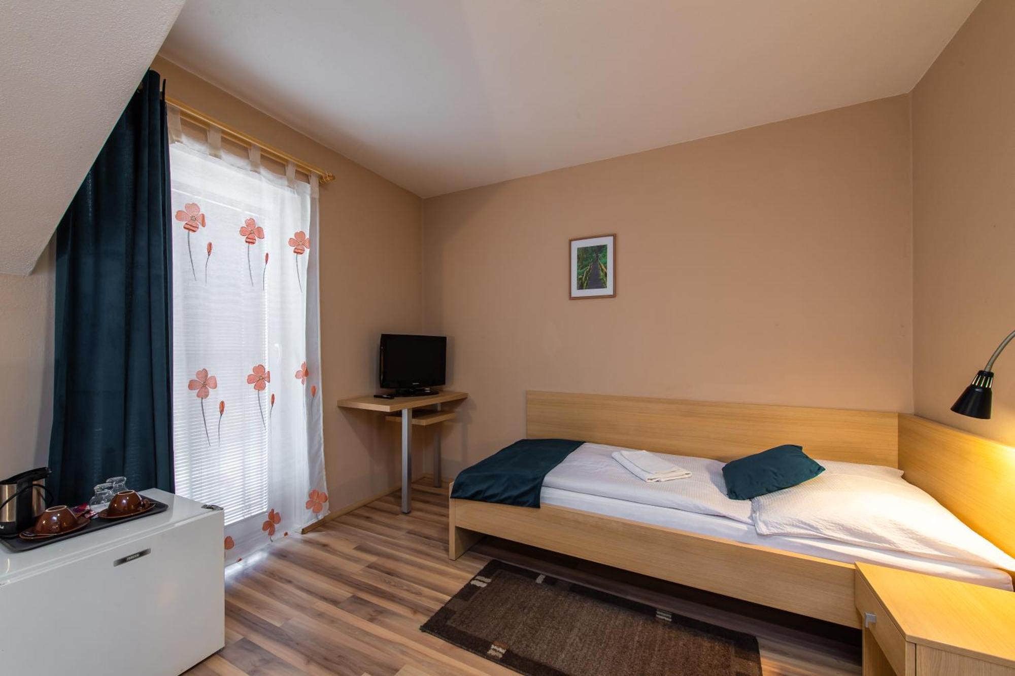 Penzion Siesta Vráble Екстериор снимка